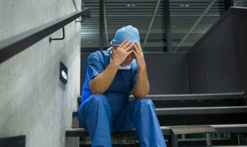 新型コロナで看護師も退職続出。劣悪な環境にうんざり