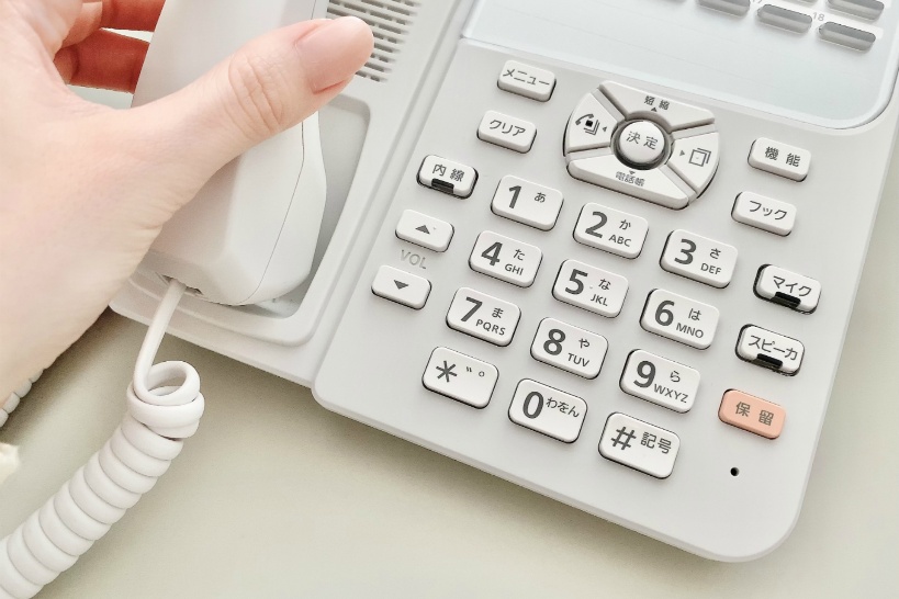 退職代行を使うと親に電話がいく?バレる可能性を紹介